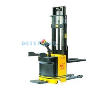 CDD15M 1.5T-3.5M堆高車載重1.5噸，提升3.5米