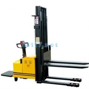 CDD20 2T-2.5M堆高車載重2噸，提升2.5米